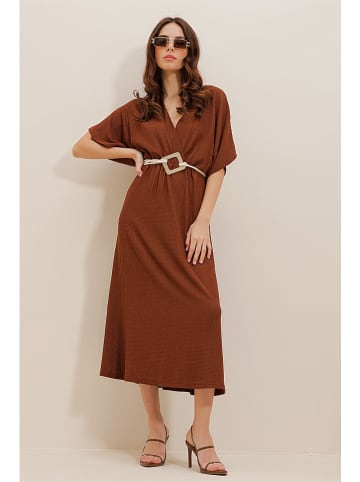 Jumeon Sukienka w kolorze brązowym
