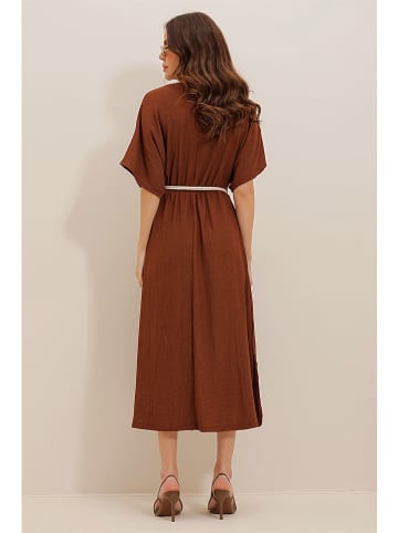 Jumeon Sukienka w kolorze brązowym
