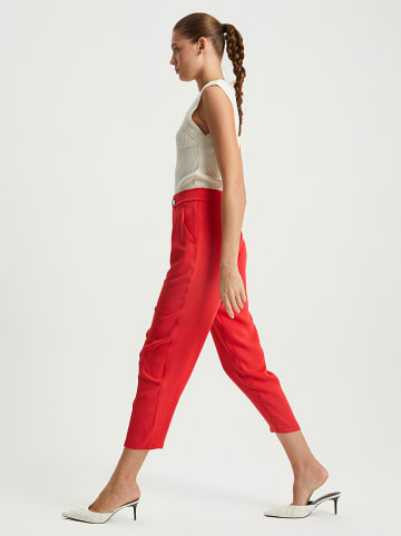 BGN Spodnie w kolorze czerwonym