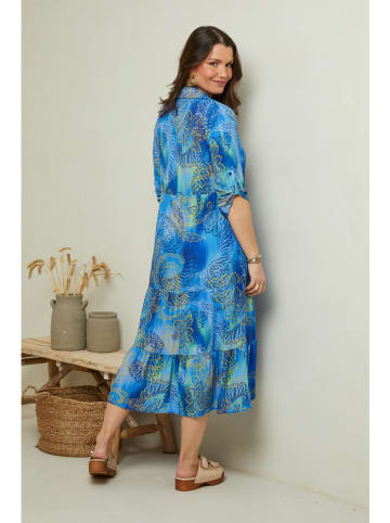 Curvy Lady Sukienka w kolorze niebieskim ze wzorem