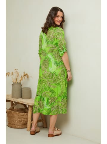 Curvy Lady Sukienka w kolorze zielonym ze wzorem