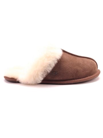 UGG Kapcie "Scuffette II" w kolorze brązowym z wełny jagnięcej