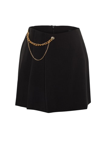 trendyol Shorts in Schwarz