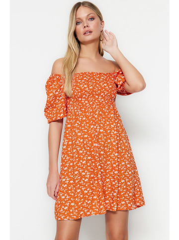 trendyol Sukienka w kolorze pomarańczowo-białym