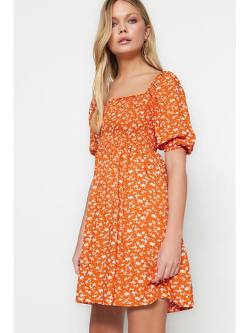 trendyol Kleid in Orange/ Weiß