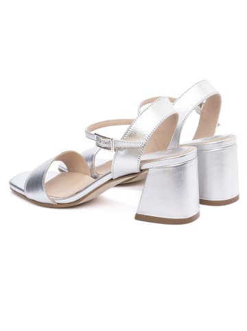 ORTIZ & REED Skórzane sandały "Natalie" w kolorze srebrnym na obcasie