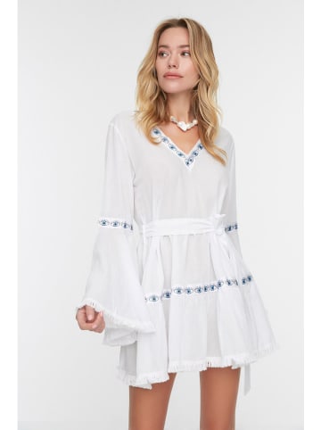 trendyol Kleid in Weiß