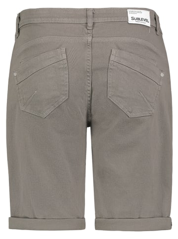 Sublevel Shorts in Grau