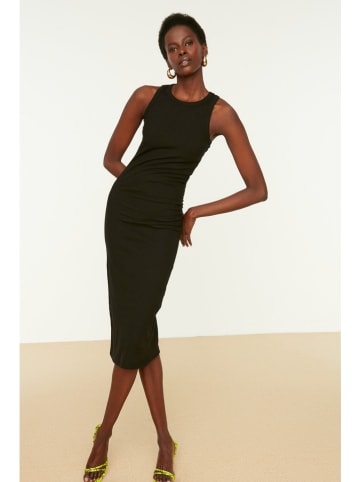 trendyol Kleid in Schwarz