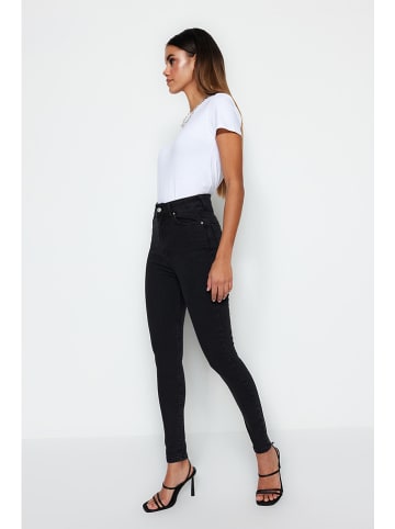trendyol Jeans - Skinny fit - in Schwarz