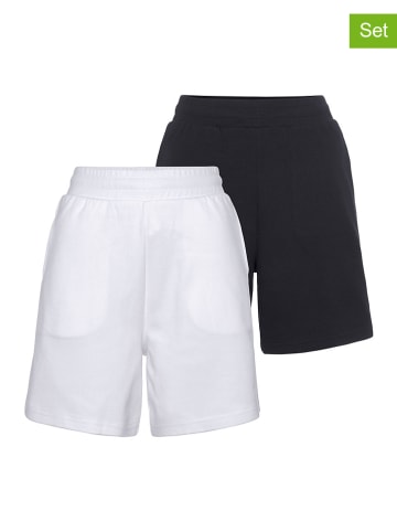 AJC 2er-Set: Shorts in Weiß/ Schwarz
