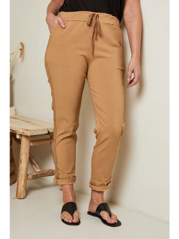 Curvy Lady Spodnie w kolorze jasnobrązowym