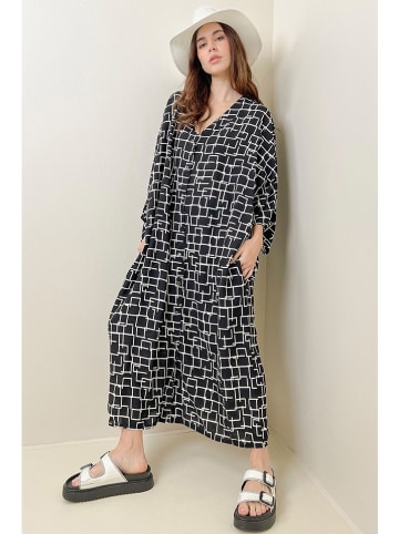Defile Kleid in Schwarz/ Weiß