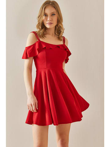 Chezalou Sukienka w kolorze czerwonym