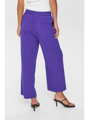 NÜMPH Spodnie "Nuronja" w kolorze fioletowym