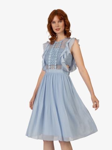 APART Sukienka w kolorze błękitnym