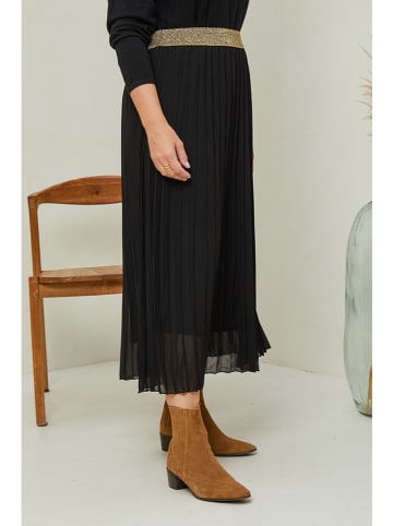 Curvy Lady Plisseerock in Schwarz