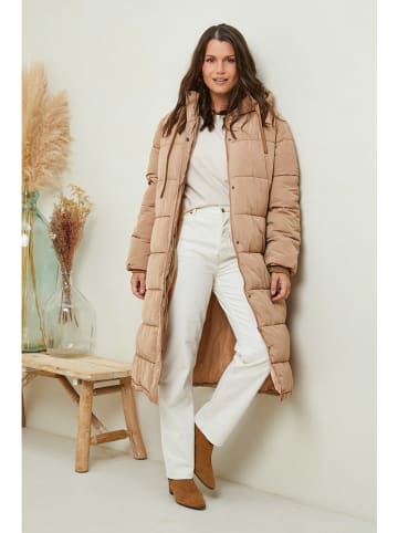 Curvy Lady Wintermantel in Camel