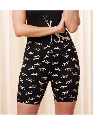 Triumph Shorts in Schwarz