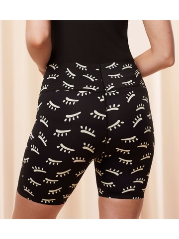 Triumph Shorts in Schwarz