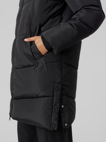 Vero Moda Płaszcz pikowany w kolorze czarnym