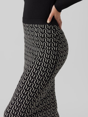Vero Moda Spódnica "Vmgoldneedle" w kolorze czarnym