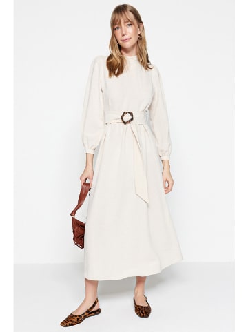 trendyol Kleid in Creme