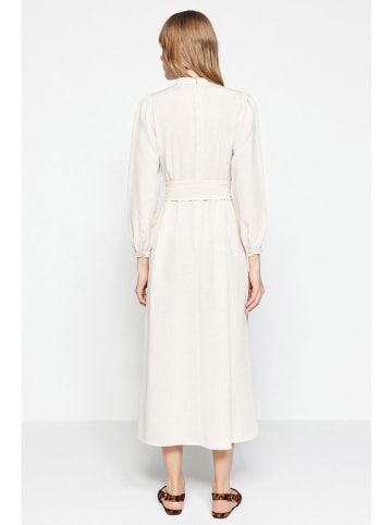 trendyol Kleid in Creme