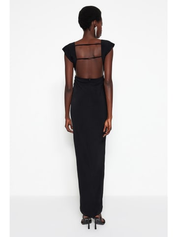 trendyol Kleid in Schwarz