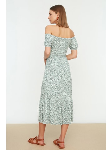 trendyol Kleid in Mint/ Weiß