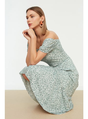 trendyol Kleid in Mint/ Weiß