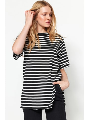trendyol Shirt in Schwarz/ Weiß