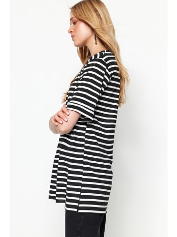 trendyol Shirt in Schwarz/ Weiß