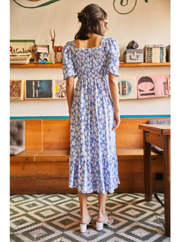 trendyol Kleid in Flieder/ Weiß