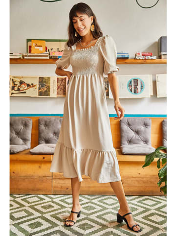 Olalook Kleid in Beige
