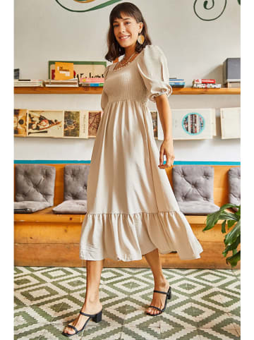 Olalook Kleid in Beige