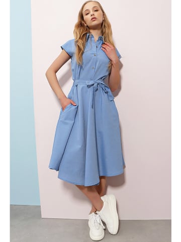 Trend Alacati Sukienka w kolorze błękitnym