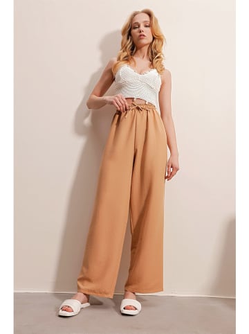 Trend Alacati Spodnie w kolorze jasnobrązowym