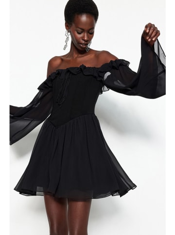 trendyol Kleid in Schwarz