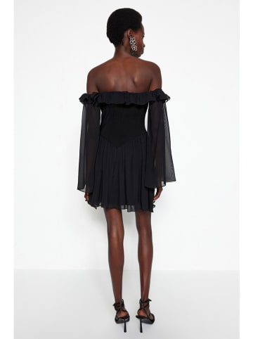 trendyol Kleid in Schwarz