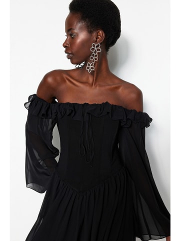 trendyol Kleid in Schwarz