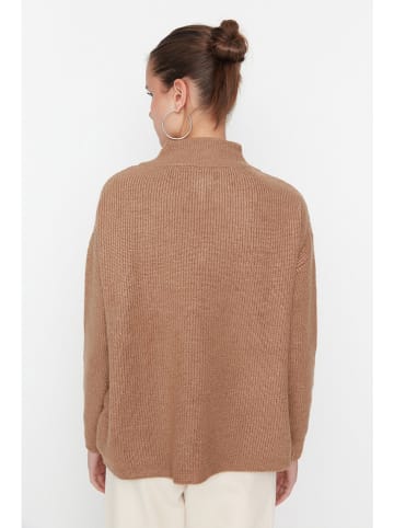 trendyol Sweter w kolorze jasnobrązowym