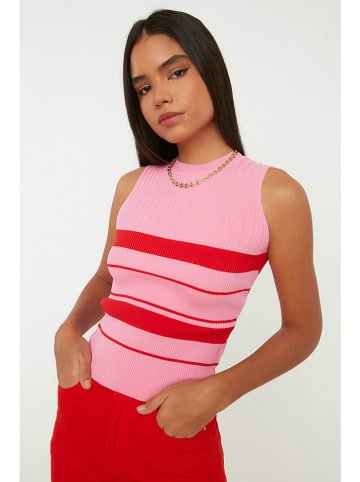 trendyol Top w kolorze różowo-czerwonym