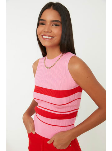 trendyol Top in Pink/ Rot