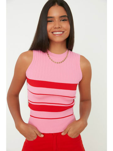 trendyol Top w kolorze różowo-czerwonym