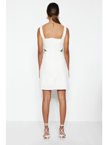 trendyol Kleid in Creme