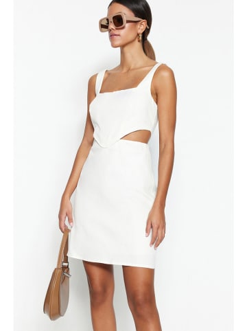 trendyol Kleid in Creme