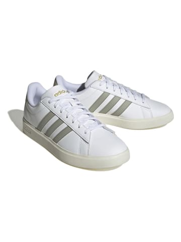 adidas Sneakersy "Grand Court 2.0" w kolorze biało-oliwkowym