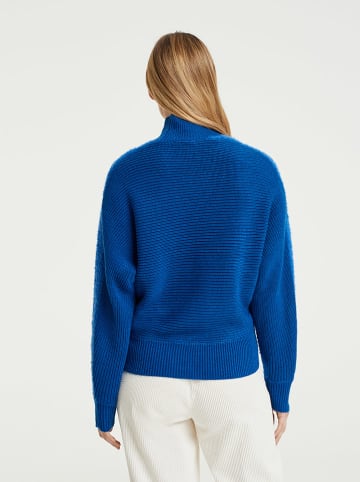 OPUS Sweter "Pablino" w kolorze niebieskim