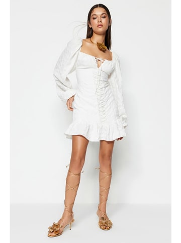 trendyol Kleid in Weiß